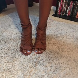 Tan Gianni Bini heels